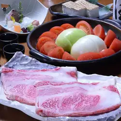 名物！A５和牛とトマトのすき鍋