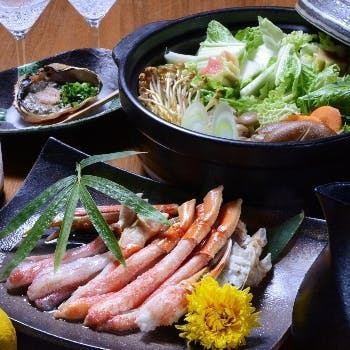 【螃蟹套餐】螃蟹涮鍋、味噌殼烤螃蟹等8道菜品2.5小時無限暢飲13,000日元（含稅）