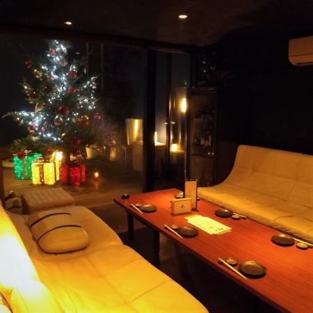 [12/24.25 only] VIP private room with a view of the Christmas tree + full bottle of champagne [Limited to one group per day]