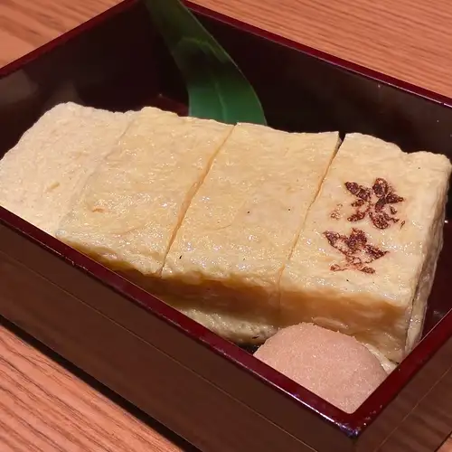 我們的特色菜：蓬鬆綿軟的現烤捲蛋餅