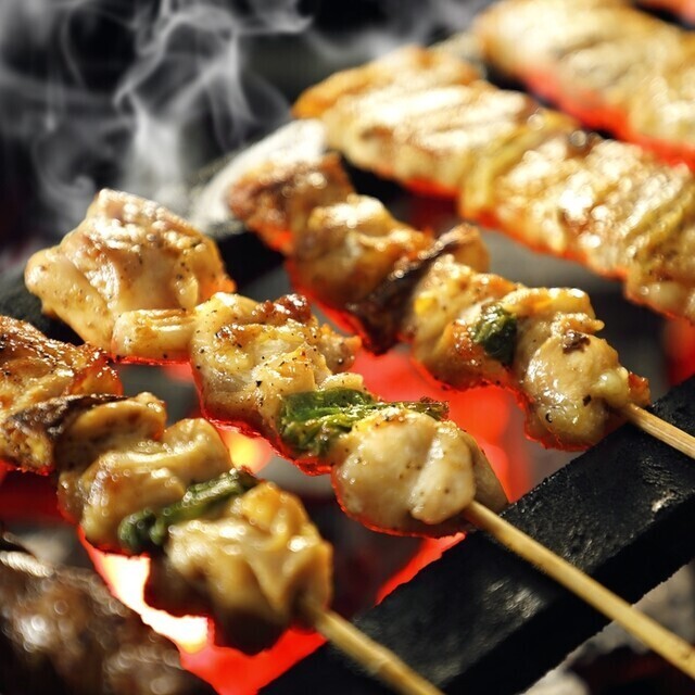 こだわりのタレに漬け込んだお酒にピッタリ自慢の焼き鳥！