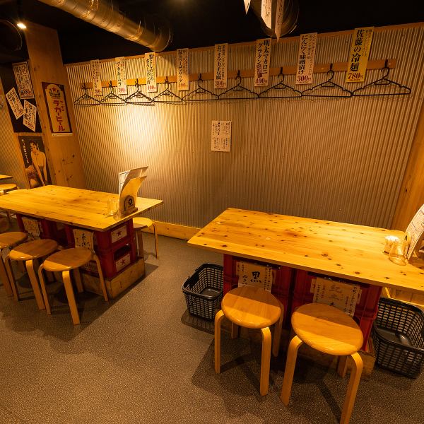 ≪Widely usable tables≫ 4 tables for 4 people, 1 table for 5 and 6 people available.Tables can be connected together to accommodate a wide range of people.Enjoy Sato's signature yakitori and sake to your heart's content!