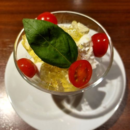 Caprese cheese from Puglia (Stracciatella)