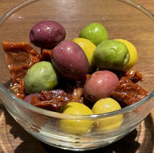 Marinated olives and semi-dried tomatoes