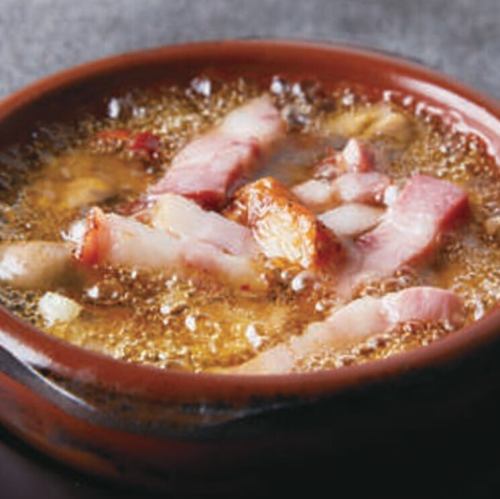 Mushroom and Iberian bacon ajillo