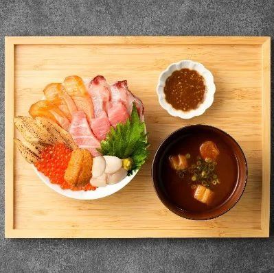 特別な日に！海の幸がふんだんに盛り込まれた、華やかな海鮮丼◆『松』2,300円(税込)