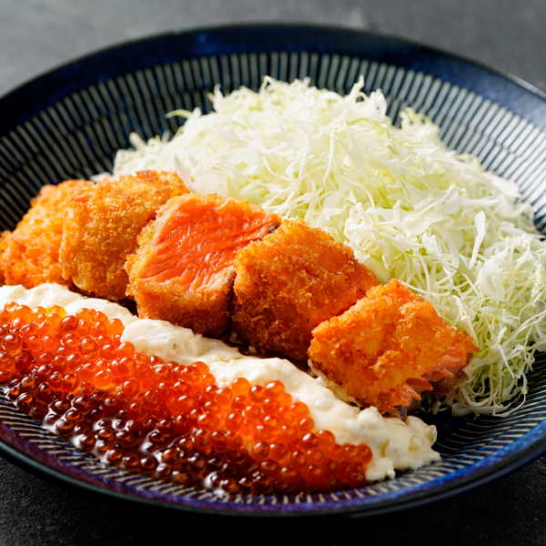 海鮮レアカツの魅力を存分に味わえるおすすめメニュー◆『海鮮レアカツサーモンホタテ』2,500円(税込)