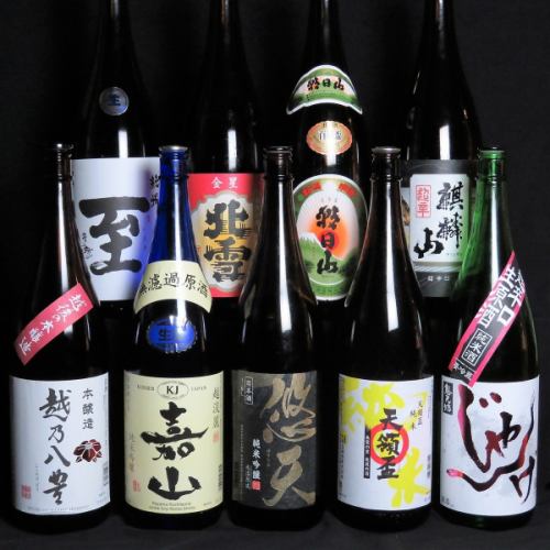 Approximately 30 types of local sake from Niigata!