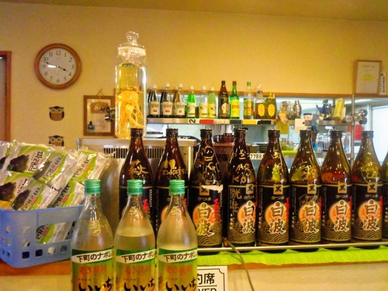 You can keep bottles such as shochu.The large number of bottles suggests the large number of regular customers.