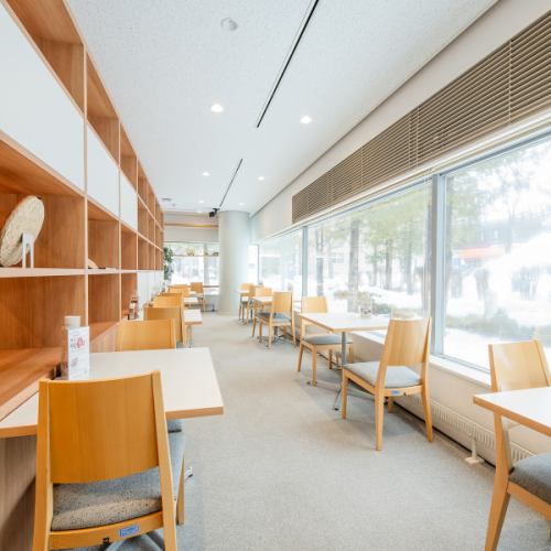 《ご家族利用から普段使いまで対応可能なテーブル席です◎》