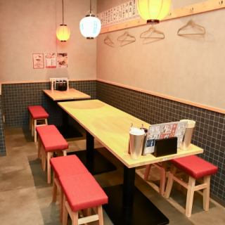 The interior of the store has a calm and modern atmosphere.We also have tatami seats where you can relax and relax! We welcome both individuals and groups!