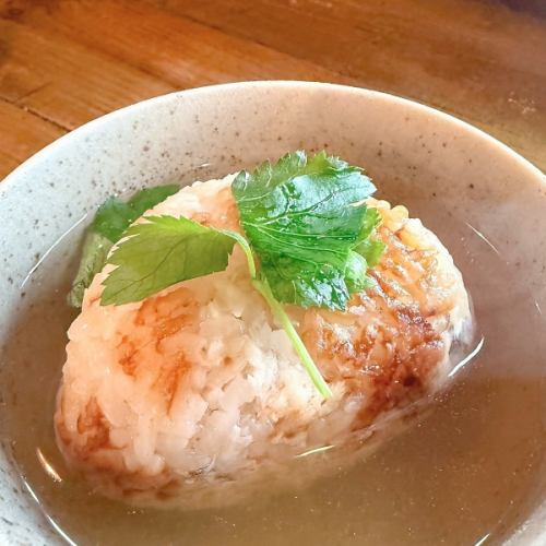 【鯛の旨みが凝縮！自家製出汁で味わう至福の〆】鯛釜飯のだし茶漬け