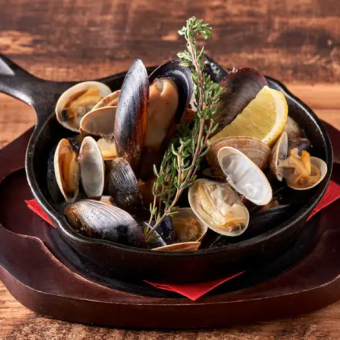 mussels and clams weizen ajillo / musselsandclams weizen ajillo
