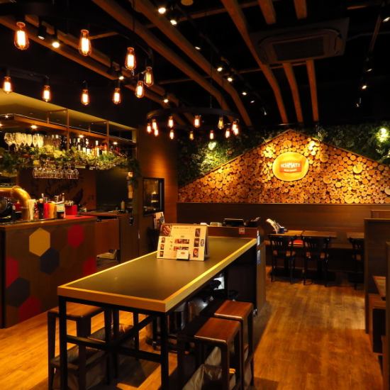 The stylish interior is perfect for birthdays, anniversaries, and dates♪