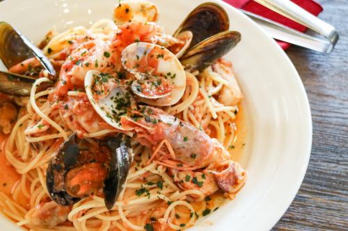 Pescatore with plenty of seafood