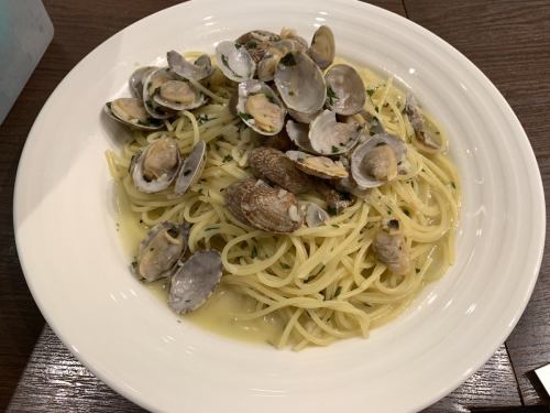 Clam vongole so thick you can't even see the pasta