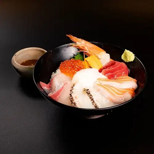 漁港直送の海鮮丼