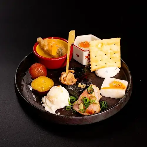 季節の前菜八寸盛り合わせ（一人前）