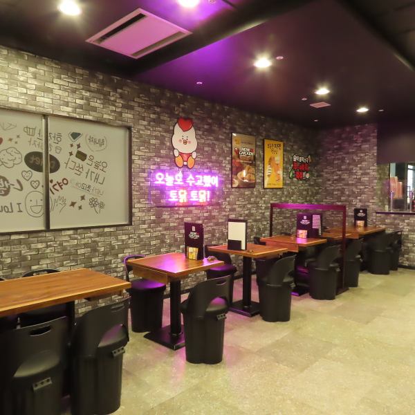 店内のインテリアにもこだわったお洒落な空間で、ごゆっくりとお喋りしながら美味しい韓国料理を楽しんではいかがでしょうか★皆さまでたくさん食べて、飲んで、笑って、楽しいひとときをお過ごしください。きっと心もお腹もご満足いただけること間違いなし！