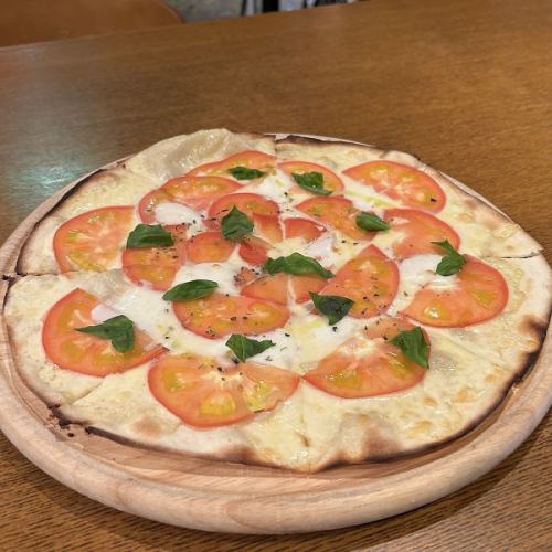 M'zのマルゲリータ仕立てのピザ