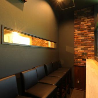 [Booth 1: A spacious booth where you can play on either the left or right side] 1 to 6 people