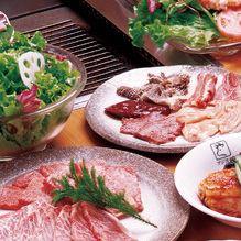 [我要吃烤肉！在这种情况下，请进来]很棒的套餐是2180日元（含税），而且里脊和玫瑰花都满满的！