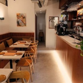 10名様から12名様までの少人数貸切を承っております◎プライベートな宴会やパーティーに最適で、他のお客様を気にせずお過ごしいただけます。ご予算や料理内容についても柔軟に対応いたしますので、お気軽にご相談ください♪