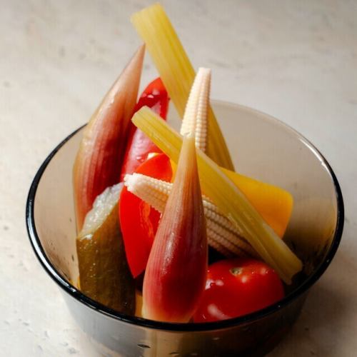自家製野菜たっぷりのピクルス
