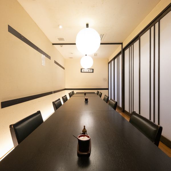 [Spacious and completely private rooms] We have 3 completely private rooms that can accommodate up to 6 people.By removing the partitions, it can be quickly transformed into a banquet hall that can accommodate up to 18 people.Please feel free to use our restaurant for parties, etc.