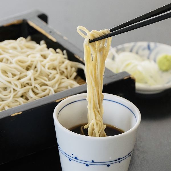 【自家製手打ち】引き立てだからこそ味わえる香り高い蕎麦を召し上がれ。