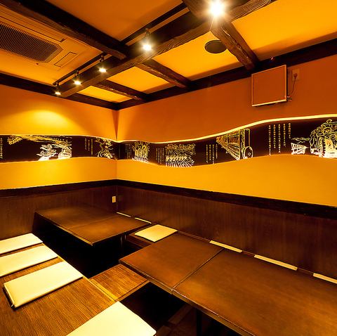 【大人数にも最適な掘りごたつ席】各種宴会、飲み会、同窓会にぴったりな足を伸ばしてゆっくりお寛ぎいただける掘りごたつ席をご用意しております。北海道の美味しいを〈道南農林水産部〉で存分にご堪能ください♪