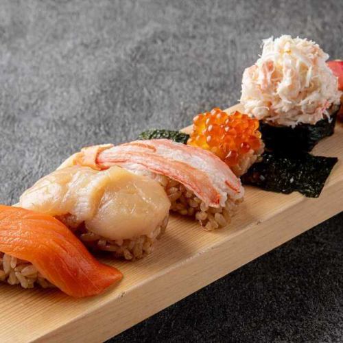 【寿司盛り合わせ】北海道6種盛り（サーモン・ホタテ・本ズワイ・ズワイ・いくら・北海たこ）