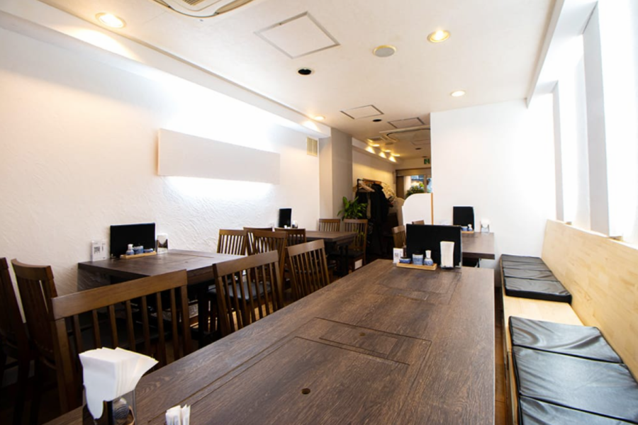 【距元町站仅3分钟路程!】我们可以根据人数提供桌椅。即使顾客很多,也欢迎您光临本店。如果人很多,座位可能会被占满,所以我们建议您提前预订或查询。