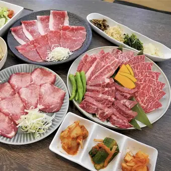 【當日接受預訂!享受頂級鹹牛舌和特選黑毛和牛】■■特選黑毛和牛烤肉套餐■■共13道菜