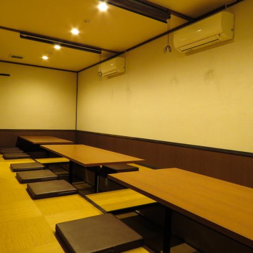 It is a semi-private room digging seat separated by a roll curtain ♪ It can be used by 4 to 6 people!