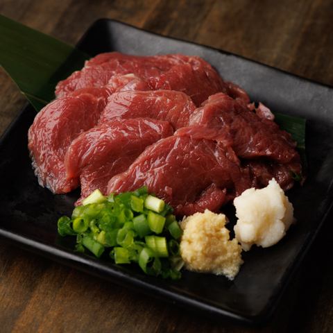 熊本の豊かな自然が育んだ馬刺しは他では味わえない贅沢で美味しいお肉！