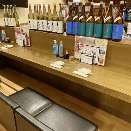 [吧台座位] 为方便客人，设有吧台座位。工作之余，您可以放松身心，无忧无虑。我们可以承办各种场合，包括欢迎会、欢送会、公司聚会、家庭聚餐、同学聚会、家长会、场外会议和庆功宴。