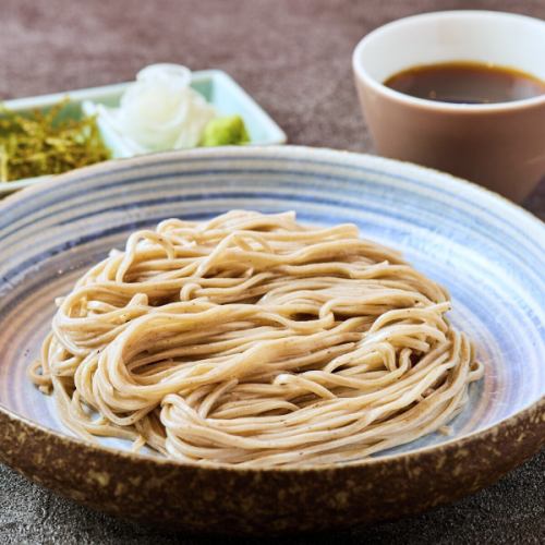 欢迎单身食客！信州特产！我们为我们的荞麦面和长野小菜感到自豪！我们提供丰厚的账单折扣和单品无限畅饮优惠券！