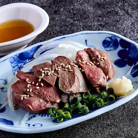 低温調理の甲州地鶏レバ刺し