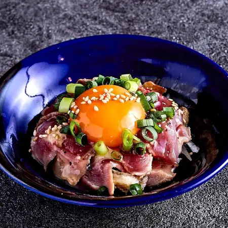 甲州地鶏のネギ塩ユッケ