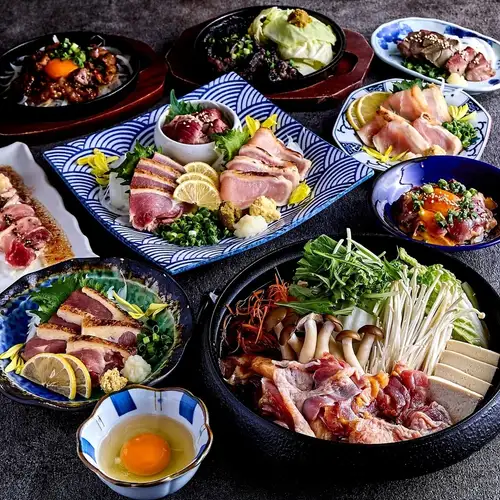 【超级稀有】一家可以吃到鸡肉刺身的餐厅！品尝到采用低温烹制、口感极其鲜嫩的鸡肝刺身和当地特色鸡肉腌菜。