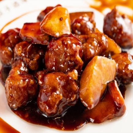 ★推薦給各種聚會(黑醋糖醋排骨、本店名產餃子等)共10道菜、2小時無限暢飲♪3500日元