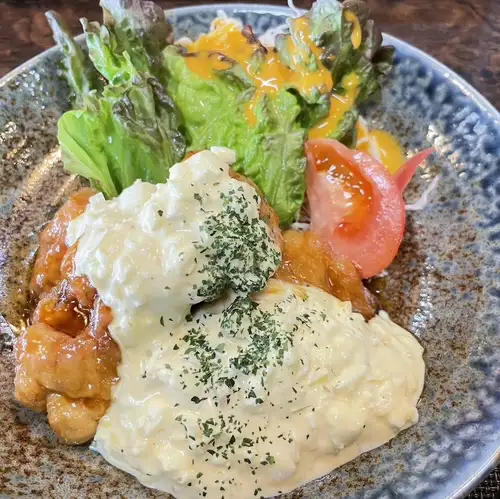 刺身・串・サラダ・揚げ物・一品・〆まで揃う充実のおすすめの2500円コース