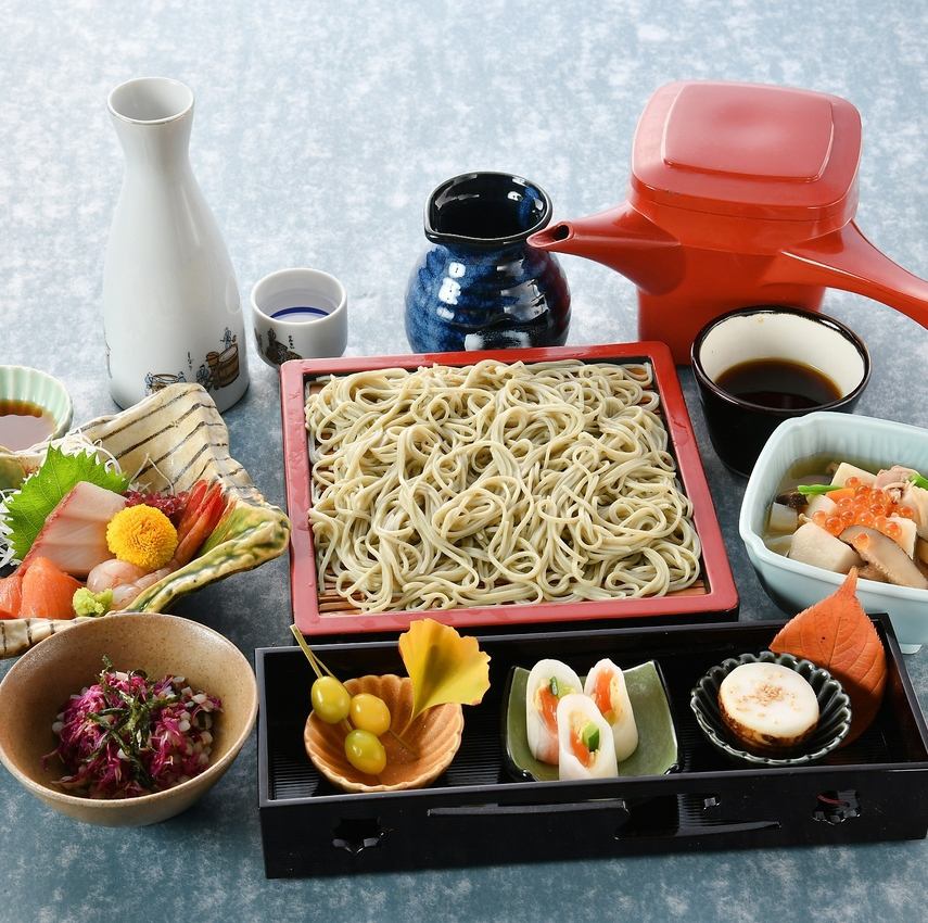 You can enjoy Niigata's specialty "Hegi soba" and local cuisine "Noppe".