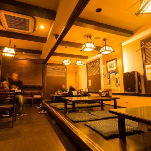 [1st floor] The tatami mat seats are cozy and loved by regulars.
