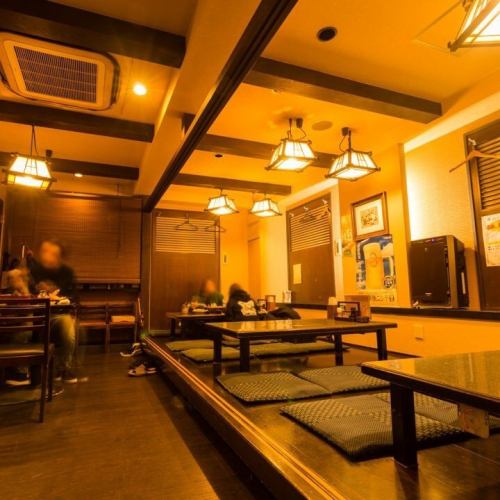 <p>[1st floor] The tatami mat seats are cozy and loved by regulars.</p>