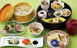 旬菜やわらぎ弁当　造り・天ぷら付
