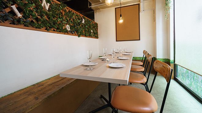 女子会などに最適な半個室席。周りの目を気にせず楽しい時間をお過ごしいただけます。