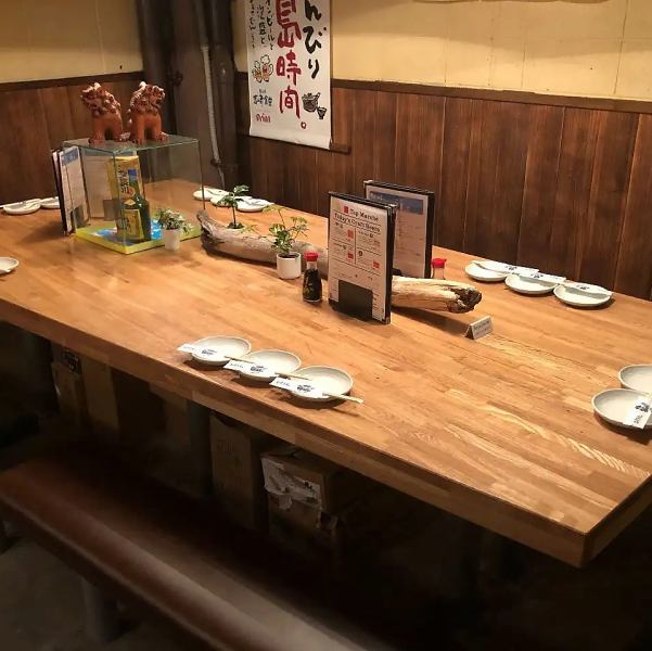 カウンターの他に、最大18名まで利用できるテーブル席もございます。宴会、貸切利用など様々な用途でご利用が可能です。ご利用希望の際はご連絡下さい♪またコース料理も５つご用意しておりますので、お気軽にご注文ください♪