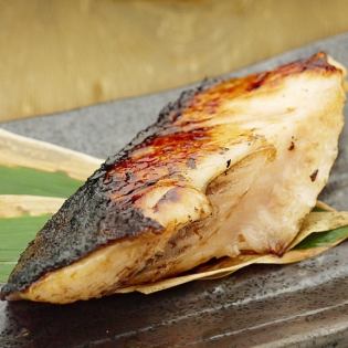 在Saikyo腌制的黑貂鱼